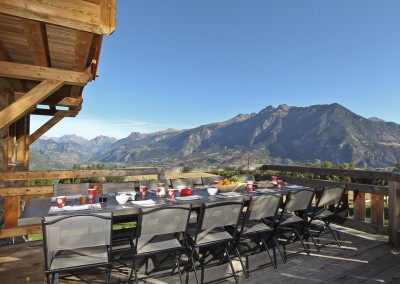 Petit dejeuner en terrasse Chalet de montagne familial à louer à Risoul Vars Alpes du sud